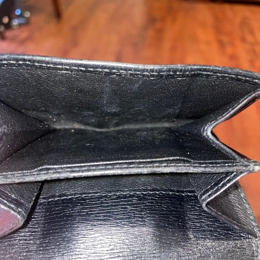 Gucci black leather (unisex) wallet. Snap in front for cards/cash back coin WLT